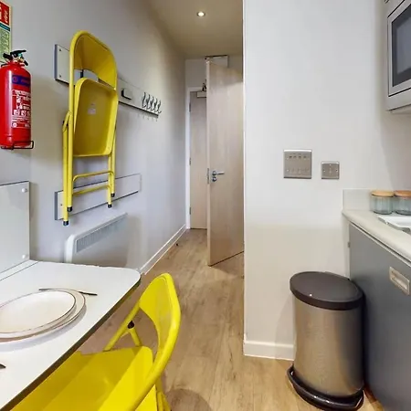 Flat In Queens Road *