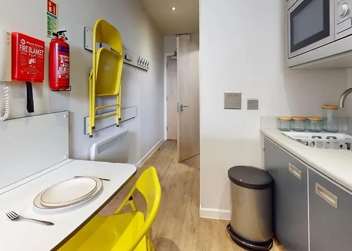 Flat In Queens Road *